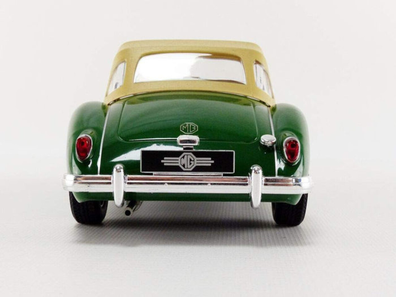 MG MGA MKI Twin Cam Closed 1959 - 1:18 - Triple 9 Collection