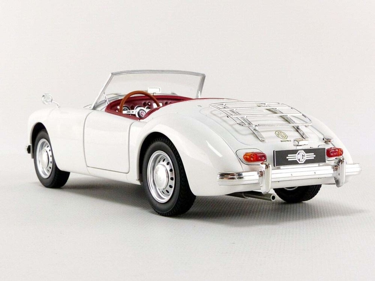 MG MGA MKII A1600 Open 1961 - 1:18 - Triple 9 Collection