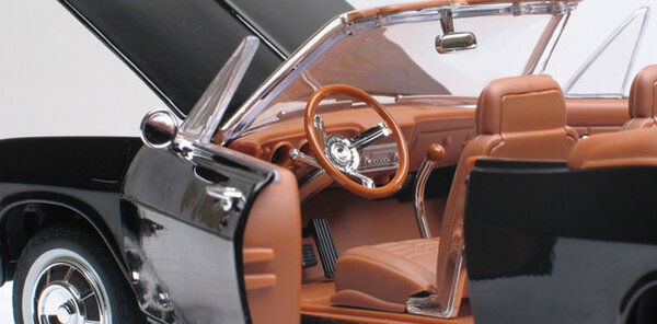 Chevrolet Chevrolet Corvair Monza 1969 - 1:18 - Road Signature Chevrolet Chevrolet Corvair Monza 1969 - 1:18 - Road Signature