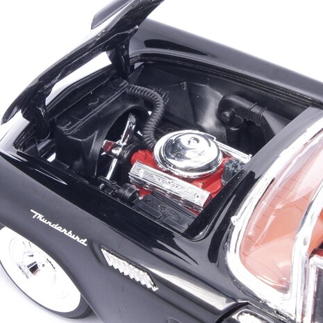 Ford Ford Thunderbird 1957 - 1:18 - Road Signature Ford Ford Thunderbird 1957 - 1:18 - Road Signature