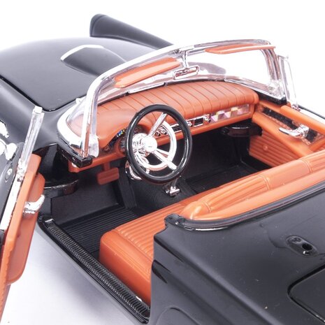 Ford Ford Thunderbird 1957 - 1:18 - Road Signature Ford Ford Thunderbird 1957 - 1:18 - Road Signature