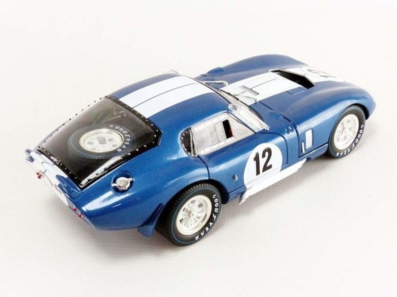 Shelby Shelby Cobra Daytona Coupe #12 24h Le Mans 1965 - 1:18 - CMR Classic Model Replicars Shelby Shelby Cobra Daytona Coupe #12 24h Le Mans 1965 - 1:18 - CMR Classic Model Replicars