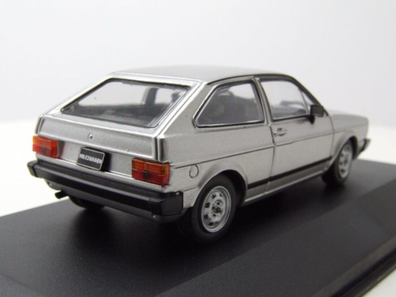 Volkswagen Volkswagen Gol BX 1984 - 1:43 - Whitebox