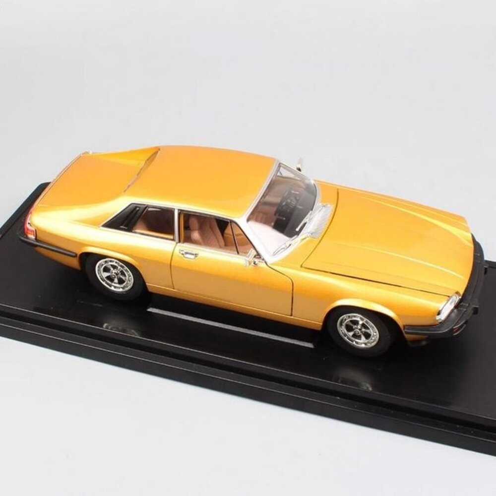 Jaguar Jaguar XJS 1975 - 1:18 - Road Signature Jaguar Jaguar XJS 1975 - 1:18 - Road Signature