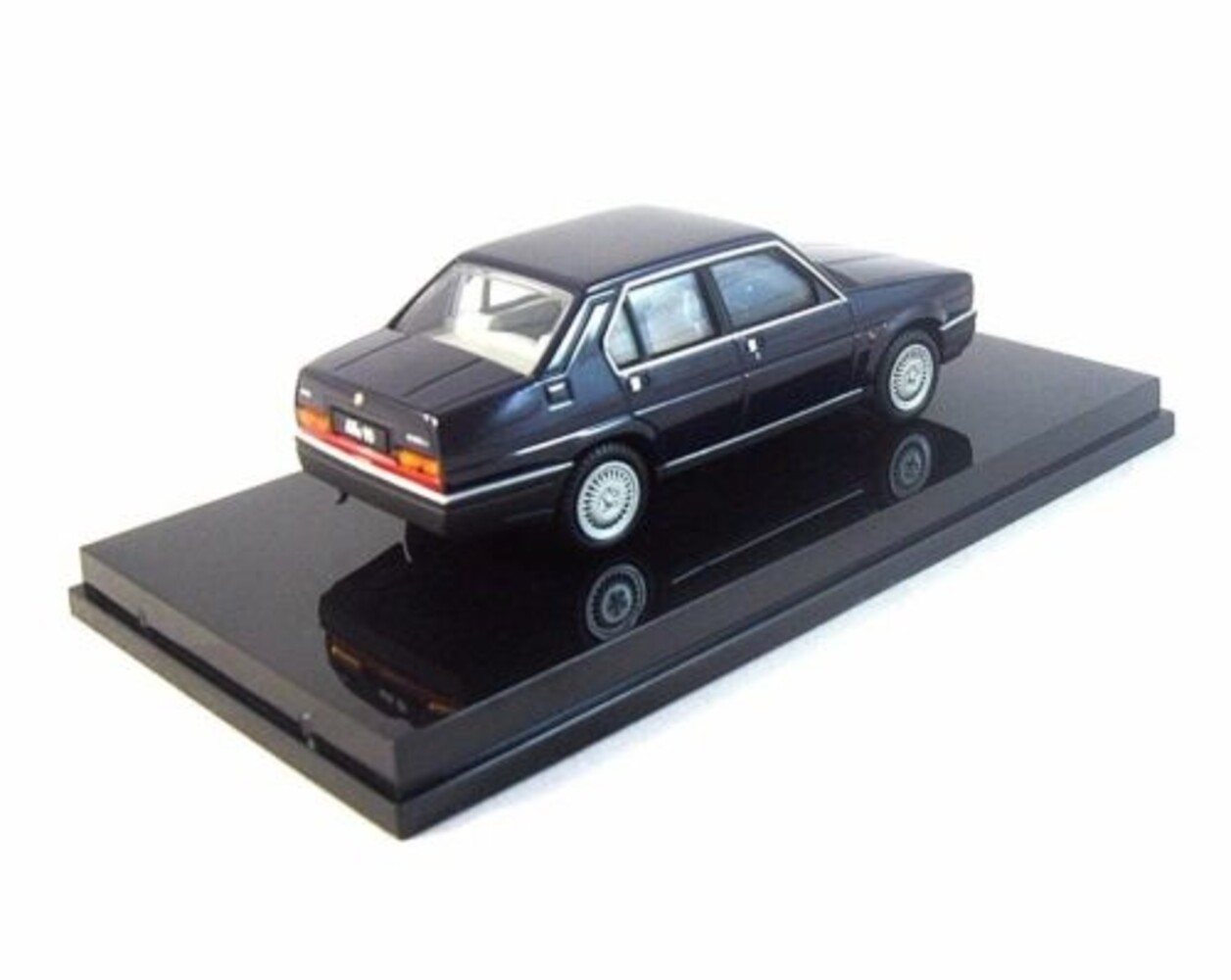 Alfa Romeo Alfa Romeo 90 Berlina - 1:43 - Pego Alfa Romeo Alfa Romeo 90 Berlina - 1:43 - Pego