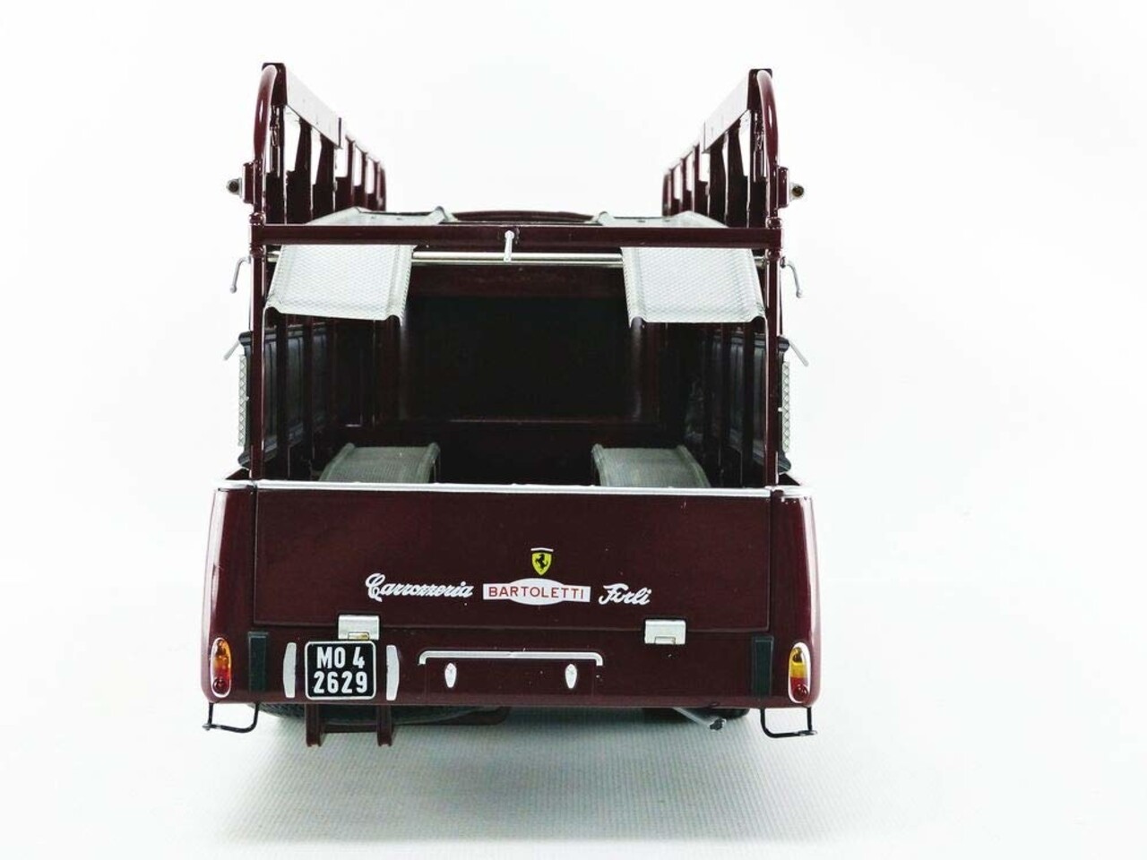 Fiat Fiat-Bartoletti Tipo 642 RN2 Ferrari Racing Car Transporter 1957 - 1:18 - CMR Classic Model Replicars Fiat Fiat-Bartoletti Tipo 642 RN2 Ferrari Racing Car Transporter 1957 - 1:18 - CMR Classic Model Replicars
