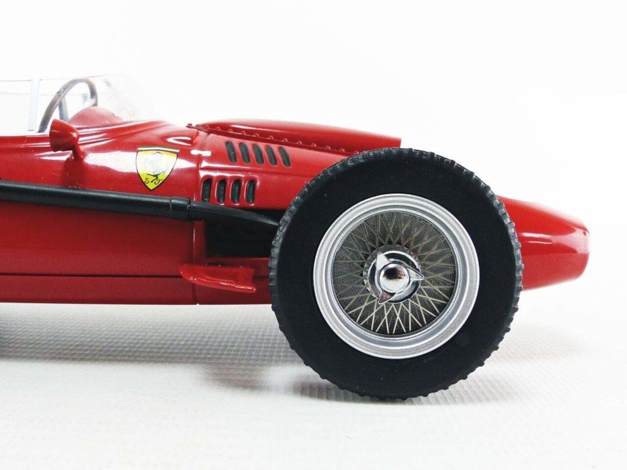 Formule 1 Ferrari Dino 246 #4 Weltmeister Frankreich GP 1958 - 1:18 - CMR Classic Model Replicars Formule 1 Ferrari Dino 246 #4 Weltmeister Frankreich GP 1958 - 1:18 - CMR Classic Model Replicars