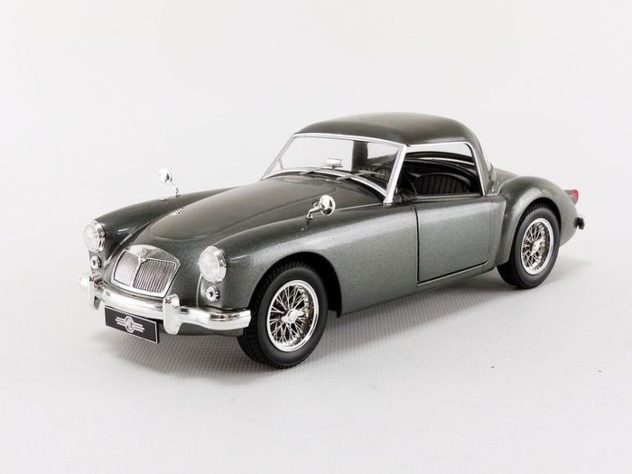 MG MGA MKI A1500 Closed 1957 - 1:18 - Triple 9 Collection