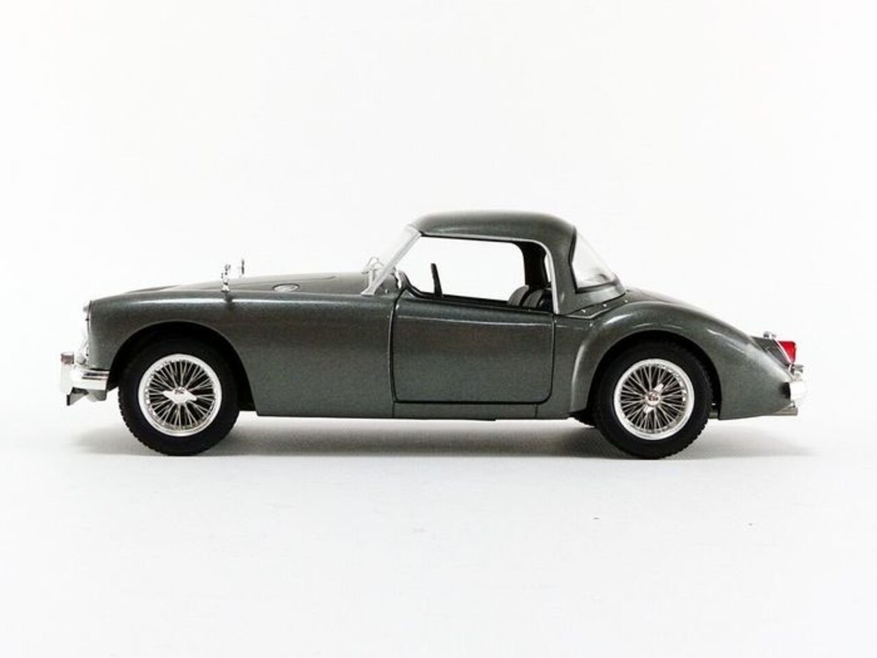 MG MGA MKI A1500 Closed 1957 - 1:18 - Triple 9 Collection