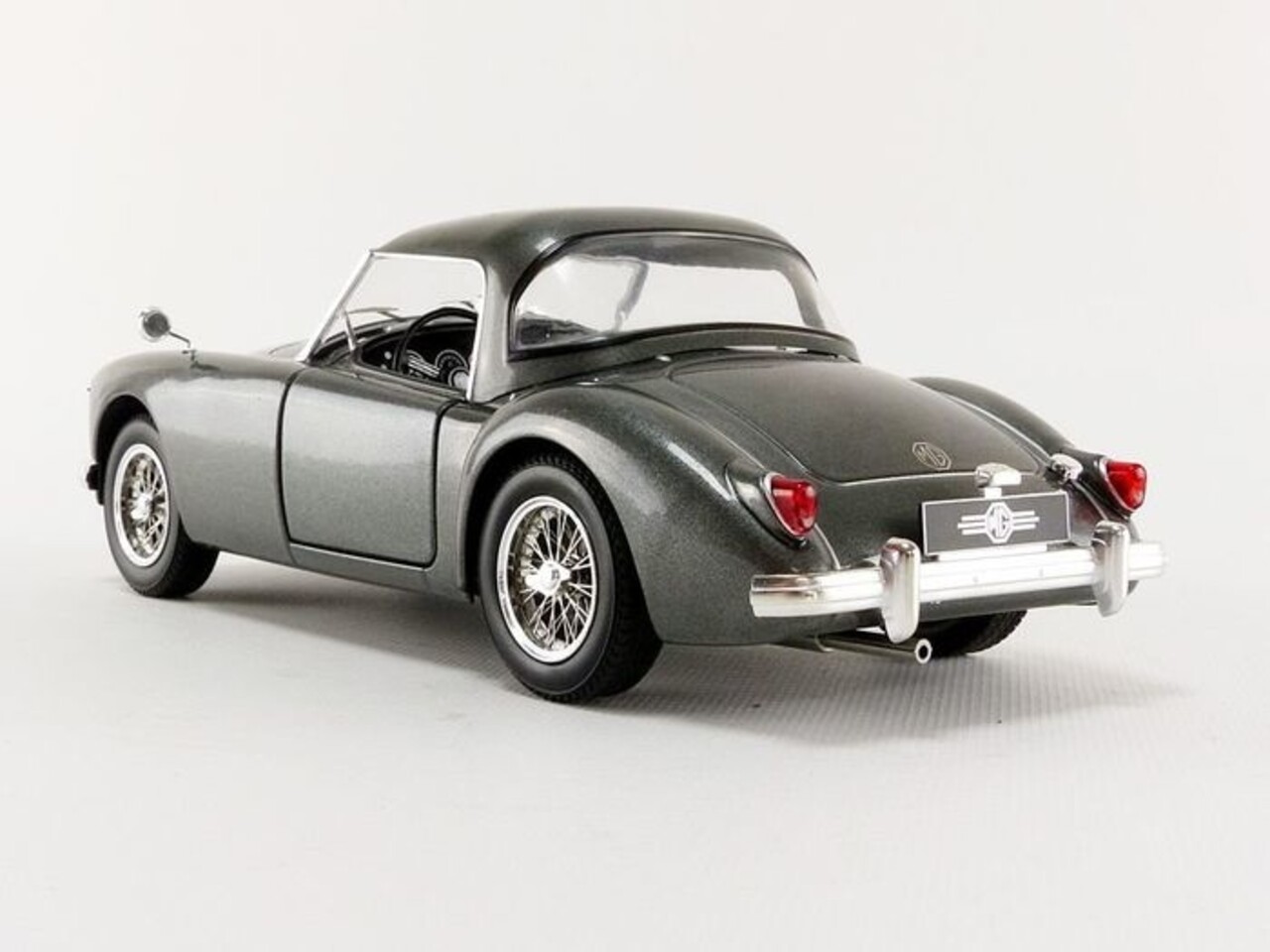 MG MGA MKI A1500 Closed 1957 - 1:18 - Triple 9 Collection