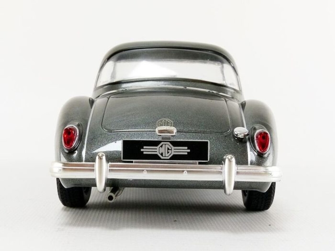 MG MGA MKI A1500 Closed 1957 - 1:18 - Triple 9 Collection