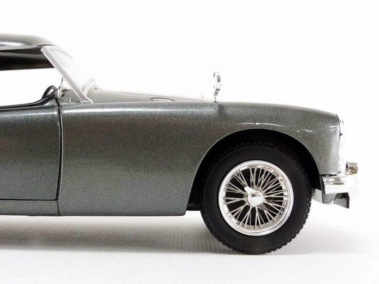 MG MGA MKI A1500 Closed 1957 - 1:18 - Triple 9 Collection