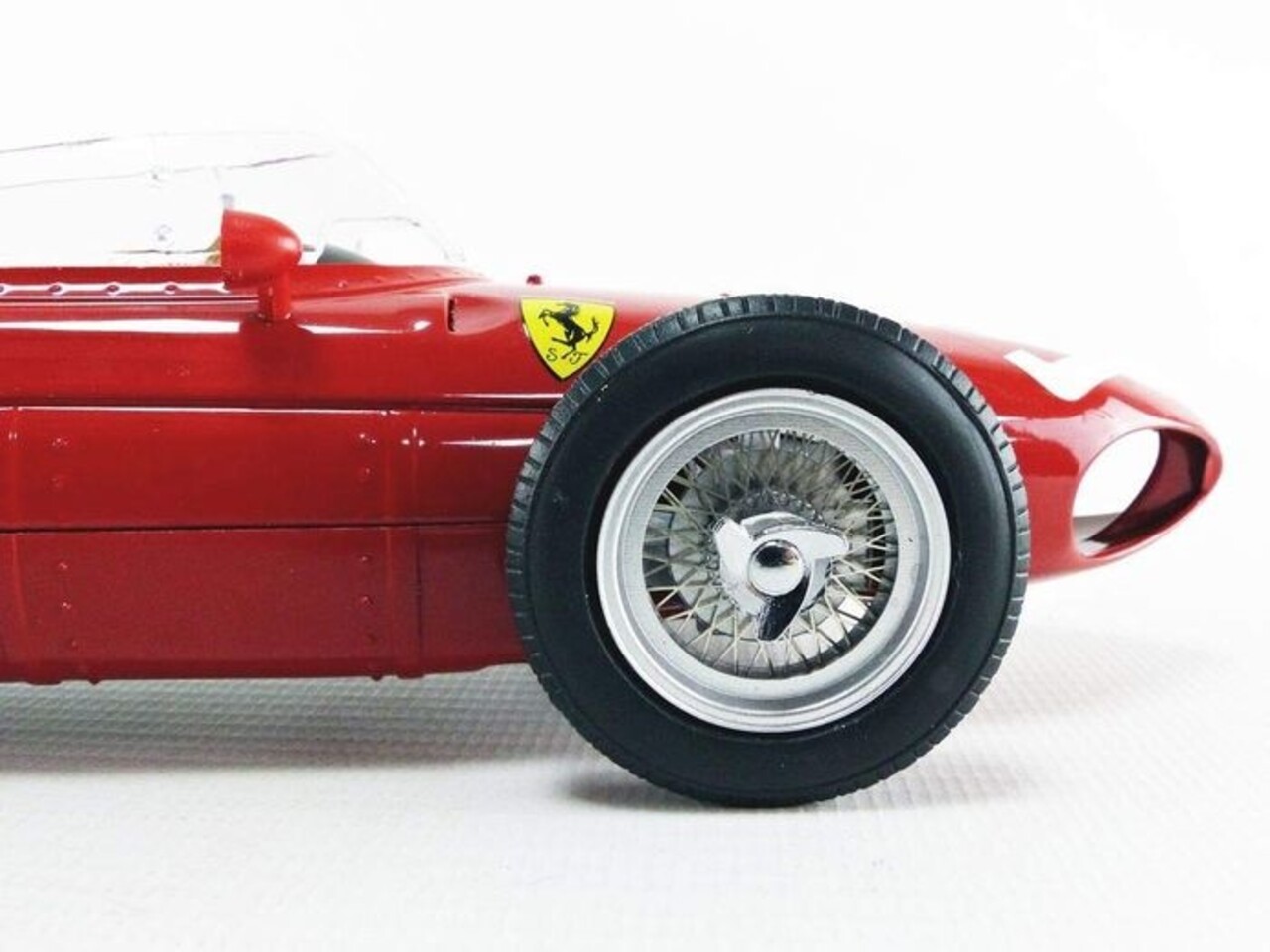 Formule 1 Ferrari Dino 156 Sharknose #3 1961 - 1:18 - CMR Classic Model Replicars