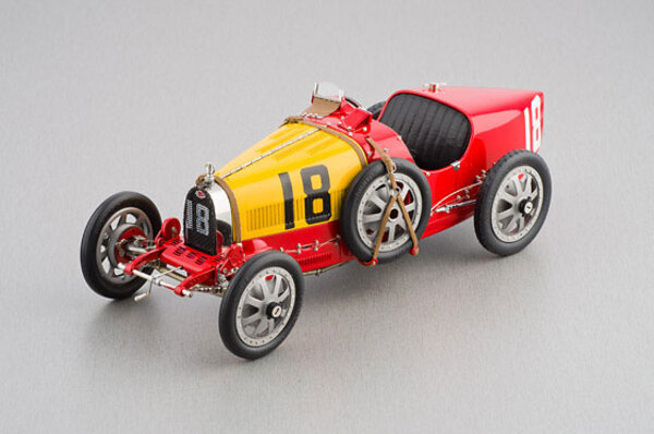Formule 1 Bugatti Type 35 #18 National Colour Project Spain 1924 - 1:18 - CMC Formule 1 Bugatti Type 35 #18 National Colour Project Spain 1924 - 1:18 - CMC
