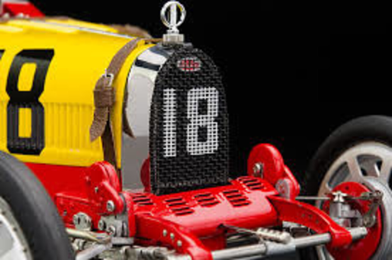 Formule 1 Bugatti Type 35 #18 National Colour Project Spain 1924 - 1:18 - CMC Formule 1 Bugatti Type 35 #18 National Colour Project Spain 1924 - 1:18 - CMC
