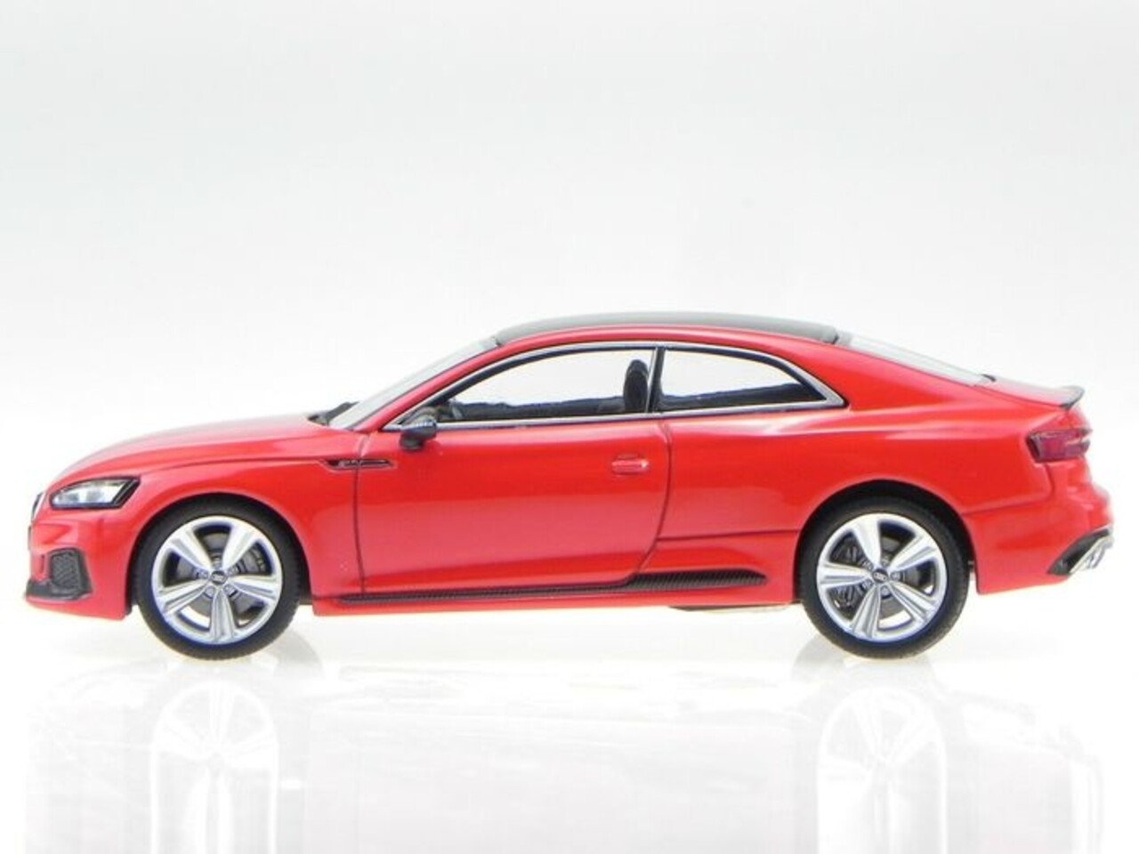 Audi Audi RS 5 Coupé - 1:43 - Spark Audi Audi RS 5 Coupé - 1:43 - Spark