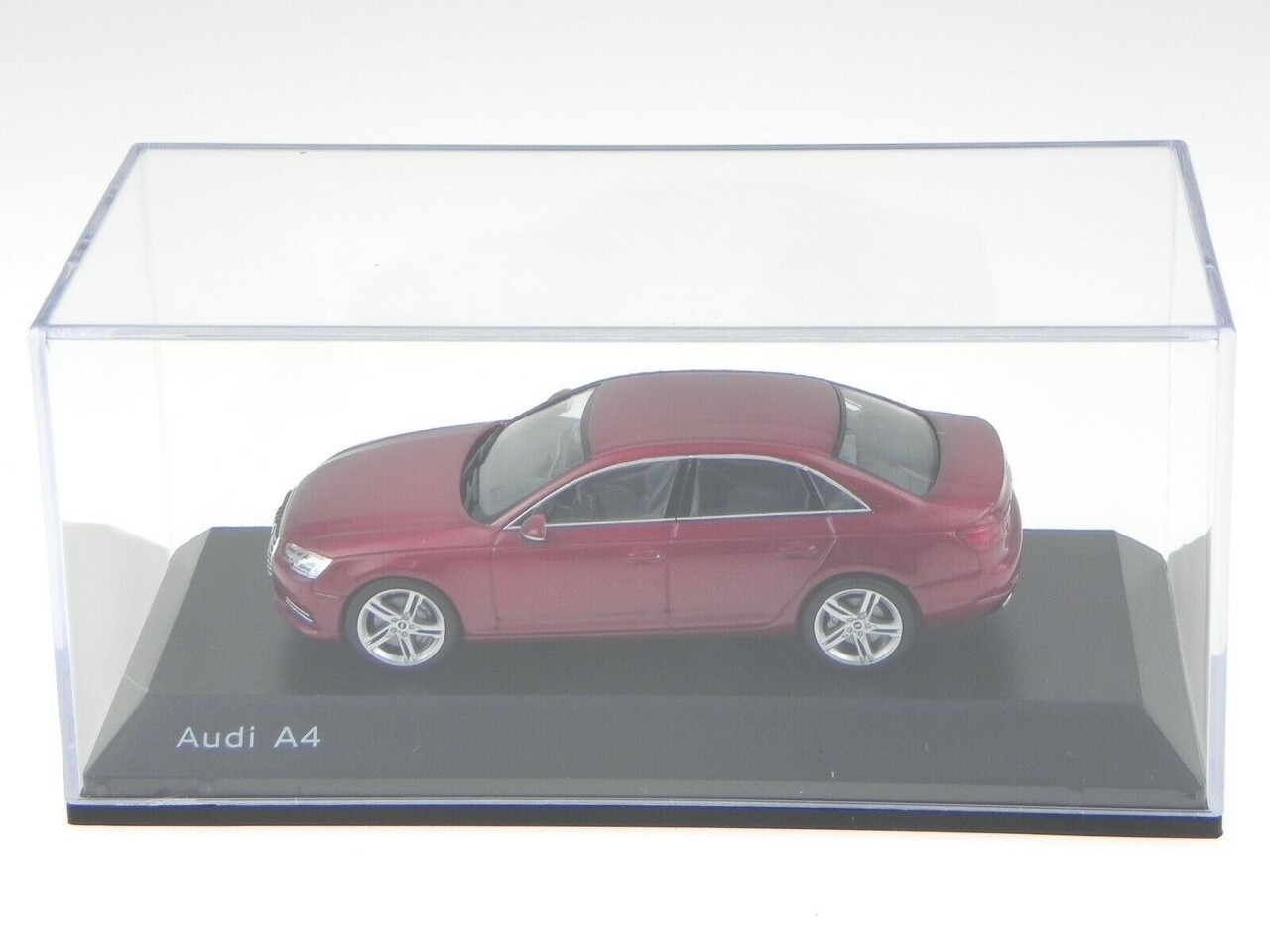 Audi Audi A4 - 1:43 - Spark Audi Audi A4 - 1:43 - Spark