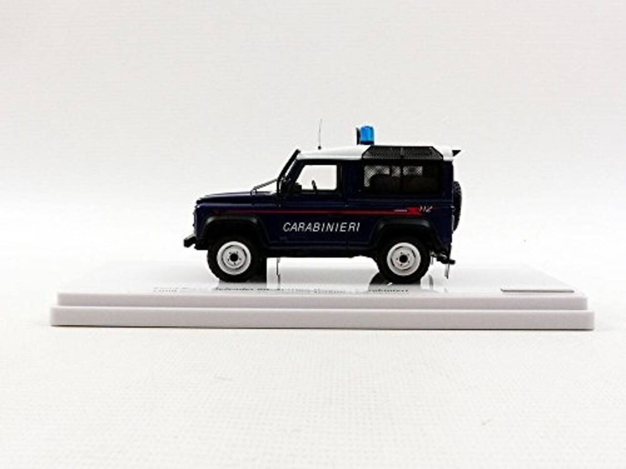 Land Rover Land Rover Defender 90 Station Wagon Carabinieri 1995  - 1:43 - TrueScale Miniatures