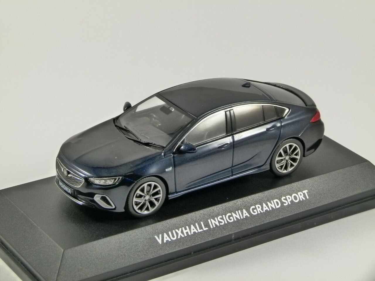 Vauxhall Vauxhall Insignia Grand Sport - 1:43 - iScale Vauxhall Vauxhall Insignia Grand Sport - 1:43 - iScale