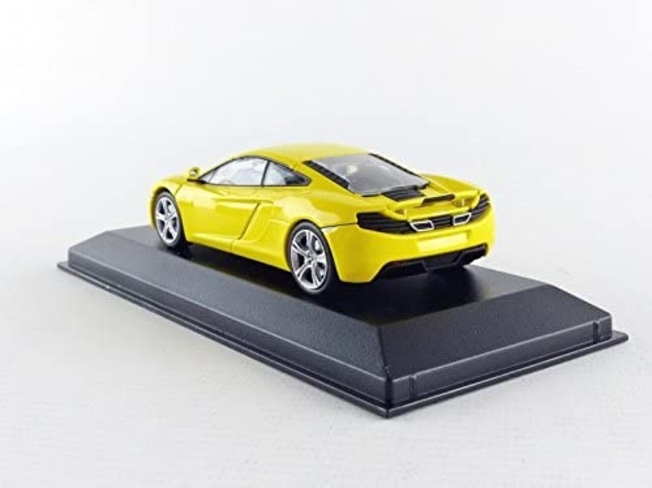 McLaren McLaren 12C 2011 - 1:43 - MaXichamps McLaren McLaren 12C 2011 - 1:43 - MaXichamps