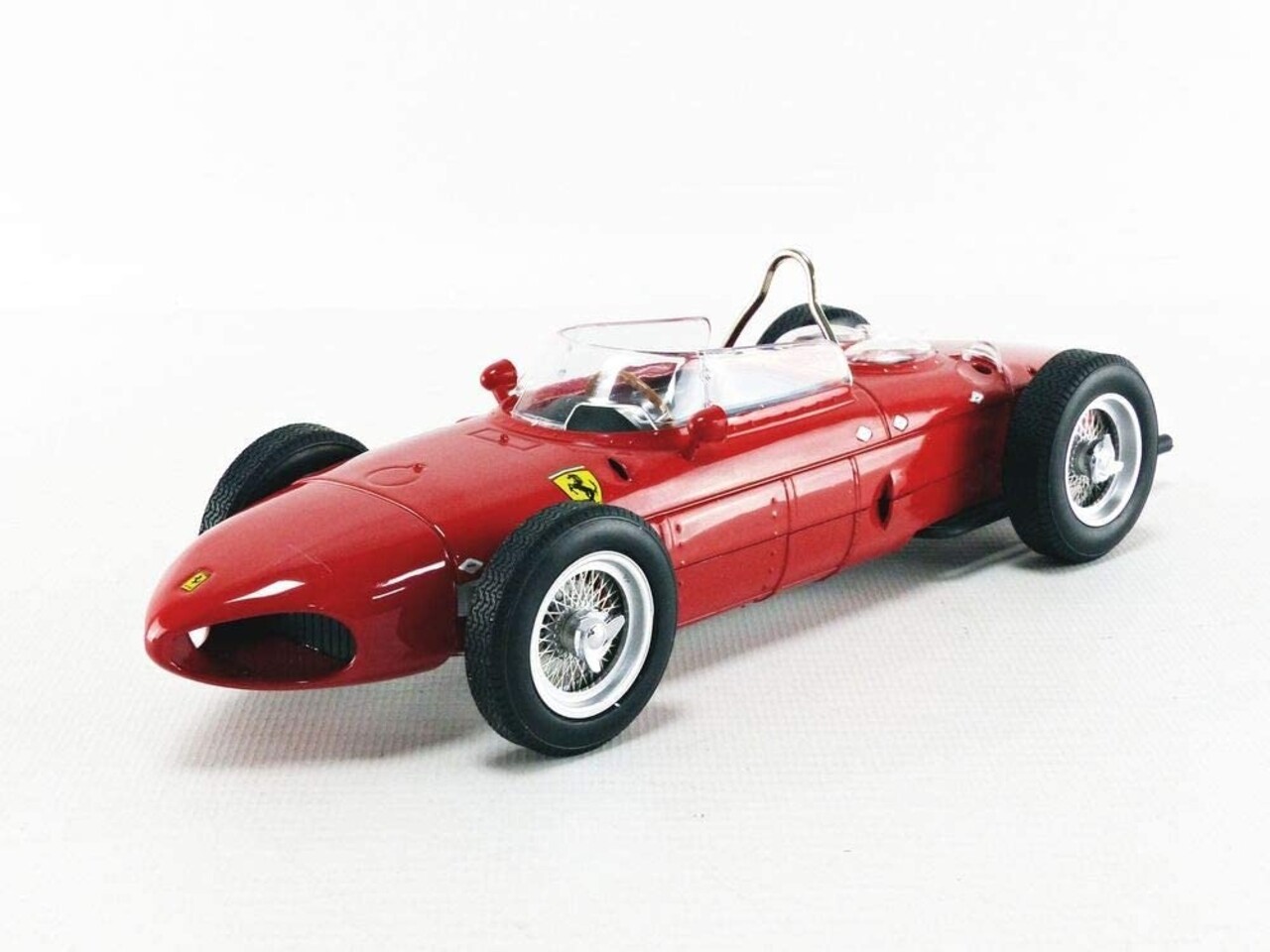 Formule 1 Ferrari Dino 156 Sharknose (Plain Body Edition) 1961 - 1:18 - CMR Classic Model Replicars