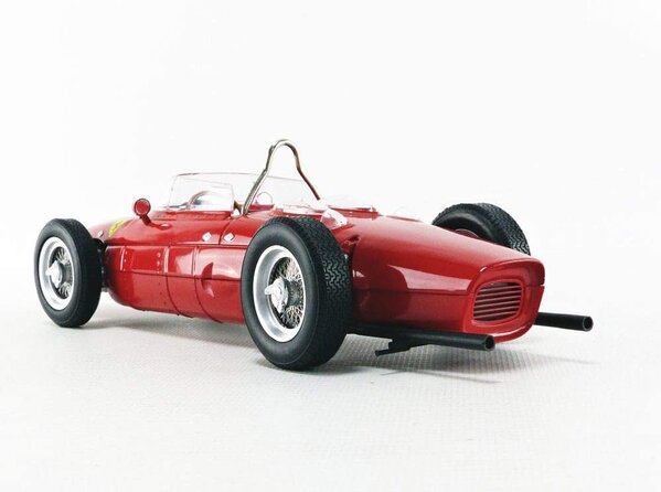 Formule 1 Ferrari Dino 156 Sharknose (Plain Body Edition) 1961 - 1:18 - CMR Classic Model Replicars
