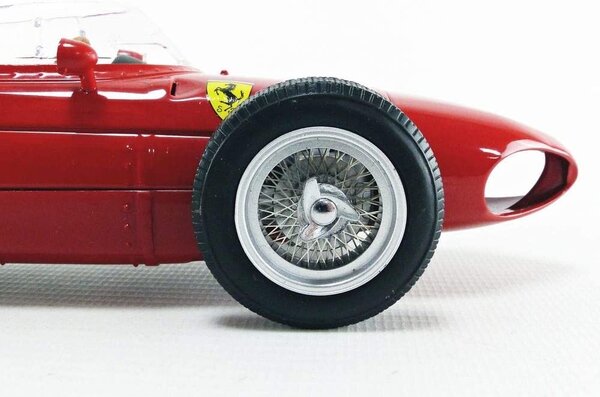 Formule 1 Ferrari Dino 156 Sharknose (Plain Body Edition) 1961 - 1:18 - CMR Classic Model Replicars