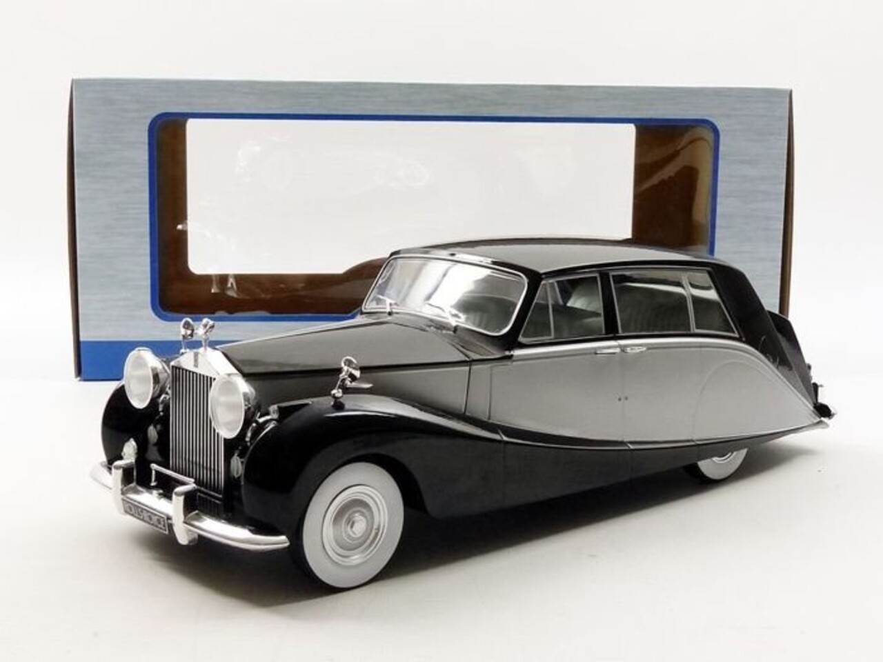 Rolls-Royce Rolls-Royce Silver Wraith Empress by Hooper - 1:18 - Modelcar Group Rolls-Royce Rolls-Royce Silver Wraith Empress by Hooper - 1:18 - Modelcar Group