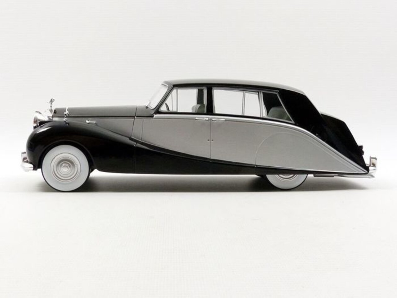 Rolls-Royce Rolls-Royce Silver Wraith Empress by Hooper - 1:18 - Modelcar Group Rolls-Royce Rolls-Royce Silver Wraith Empress by Hooper - 1:18 - Modelcar Group