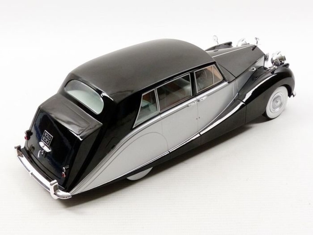 Rolls-Royce Rolls-Royce Silver Wraith Empress by Hooper - 1:18 - Modelcar Group Rolls-Royce Rolls-Royce Silver Wraith Empress by Hooper - 1:18 - Modelcar Group