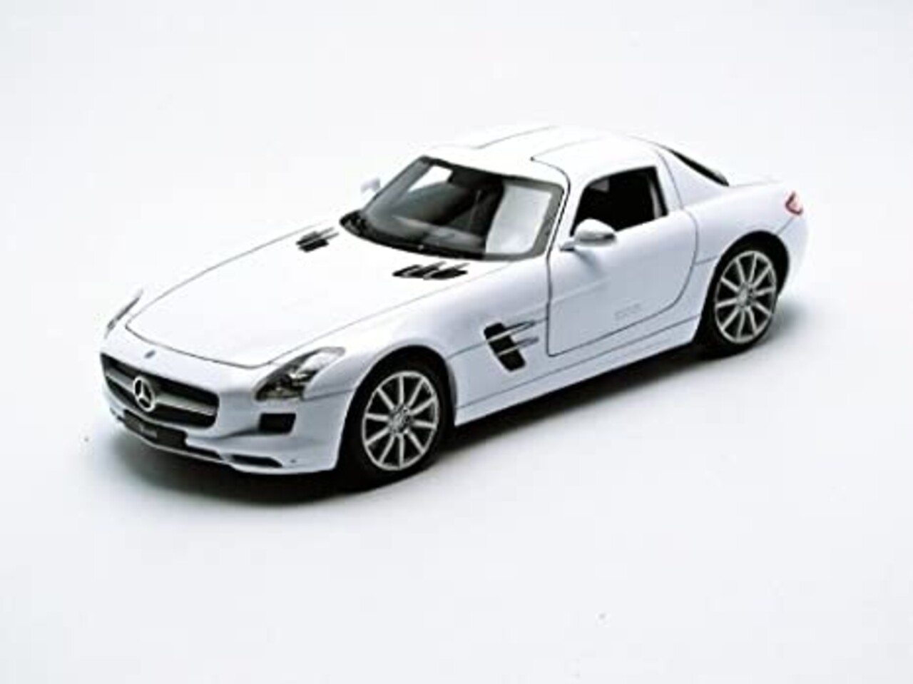 Mercedes-Benz Mercedes-Benz SLS AMG 2010 - 1:24 - Welly Mercedes-Benz Mercedes-Benz SLS AMG 2010 - 1:24 - Welly
