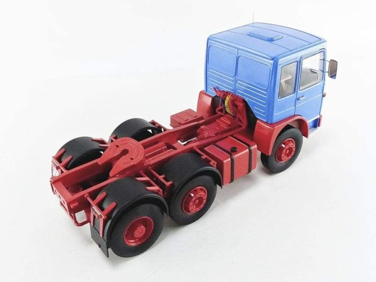 MAN F7 16.304 1972 - 1:18 - Road Kings - HMKT MAN F7 16.304 1972 - 1:18 - Road Kings - HMKT