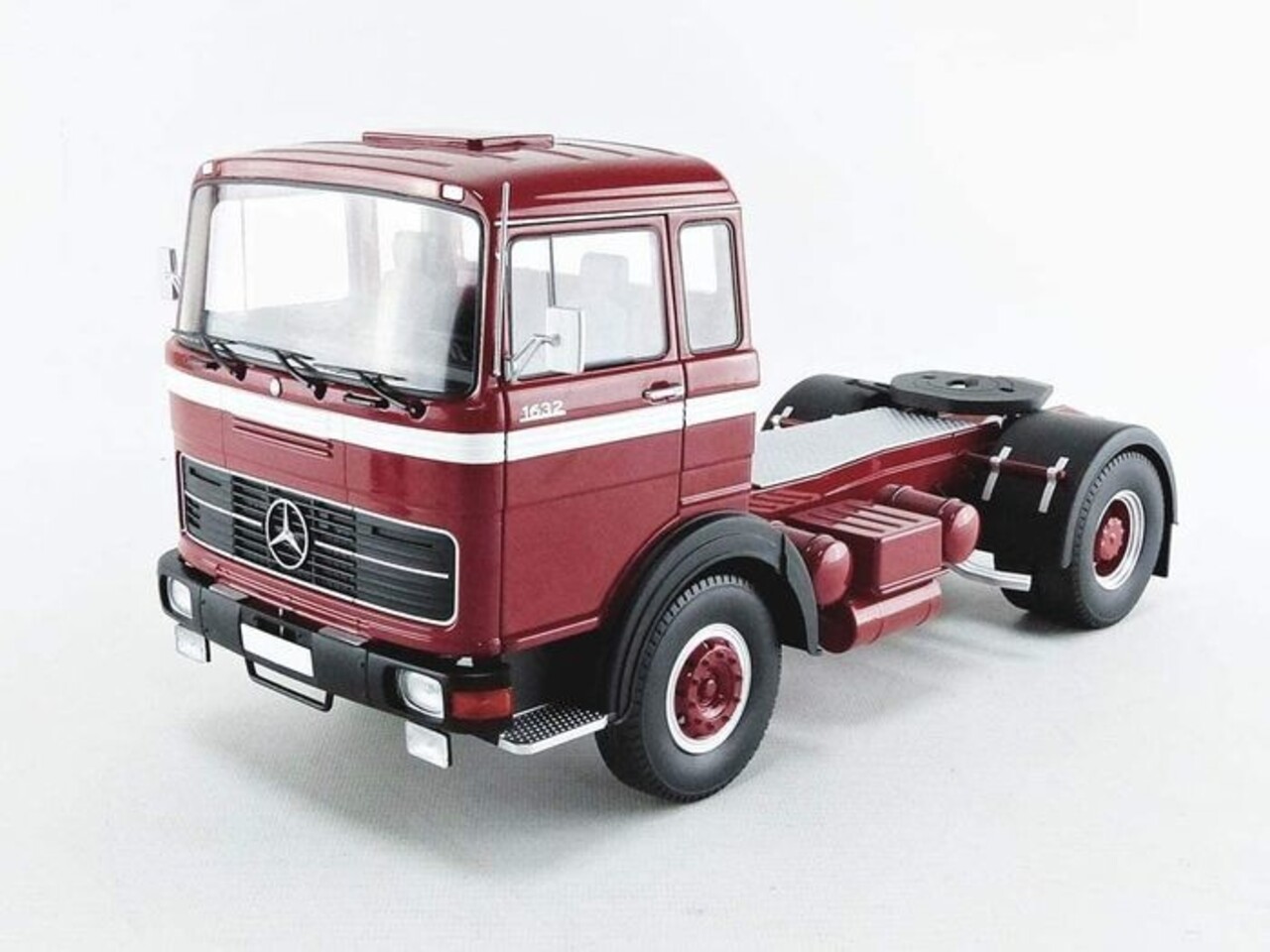 Mercedes-Benz Mercedes-Benz LPS 1632 1969 - 1:18 - Road Kings Mercedes-Benz Mercedes-Benz LPS 1632 1969 - 1:18 - Road Kings
