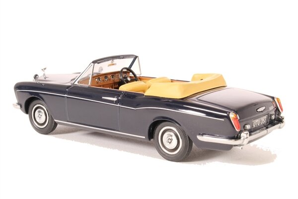 Rolls-Royce Rolls-Royce Corniche Convertible (Open) - 1:43 - Oxford Rolls-Royce Rolls-Royce Corniche Convertible (Open) - 1:43 - Oxford