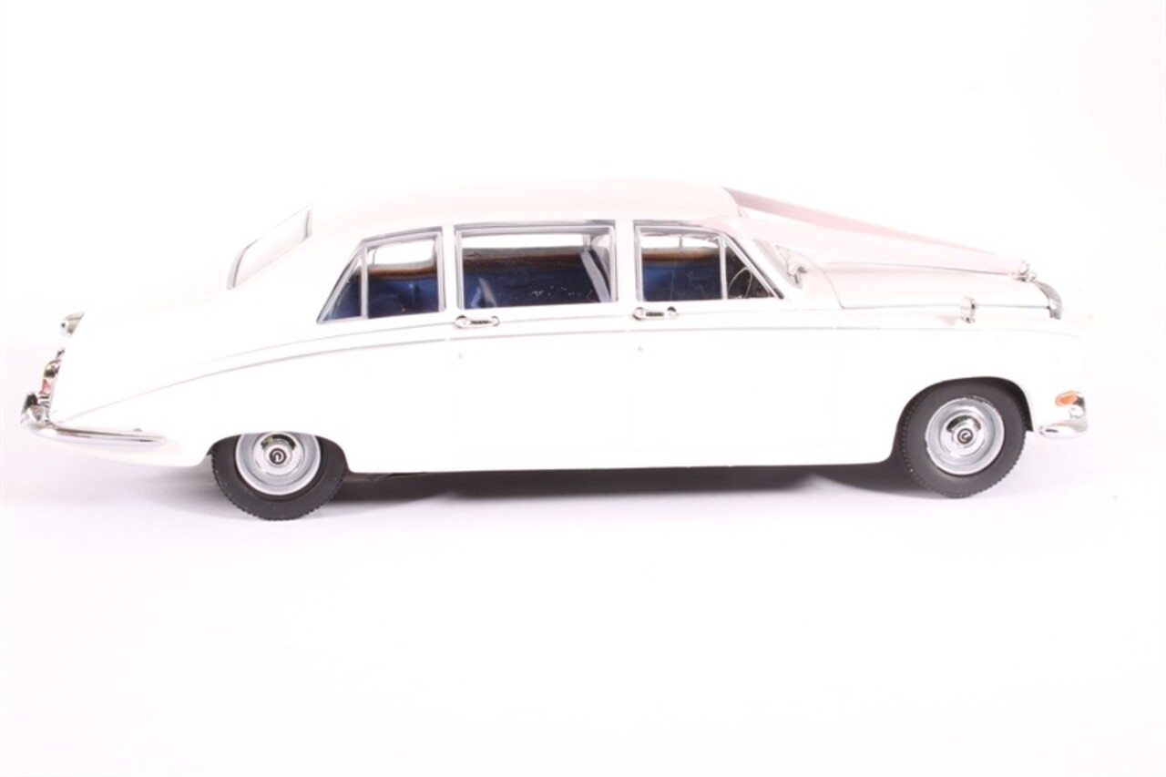 Daimler Daimler DS420 Wedding Car - 1:43 - Oxford Daimler Daimler DS420 Wedding Car - 1:43 - Oxford