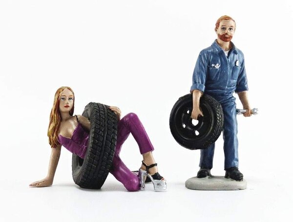 Tire Brigade Set #3 Val & Gery - 1:18 - Motorhead Miniatures