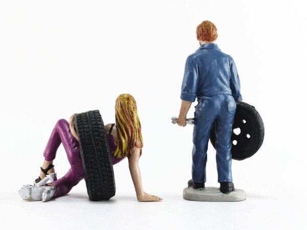 Tire Brigade Set #3 Val & Gery - 1:18 - Motorhead Miniatures