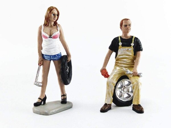 Tire Brigade Set #4 Meg & Derek - 1:18 - Motorhead Miniatures