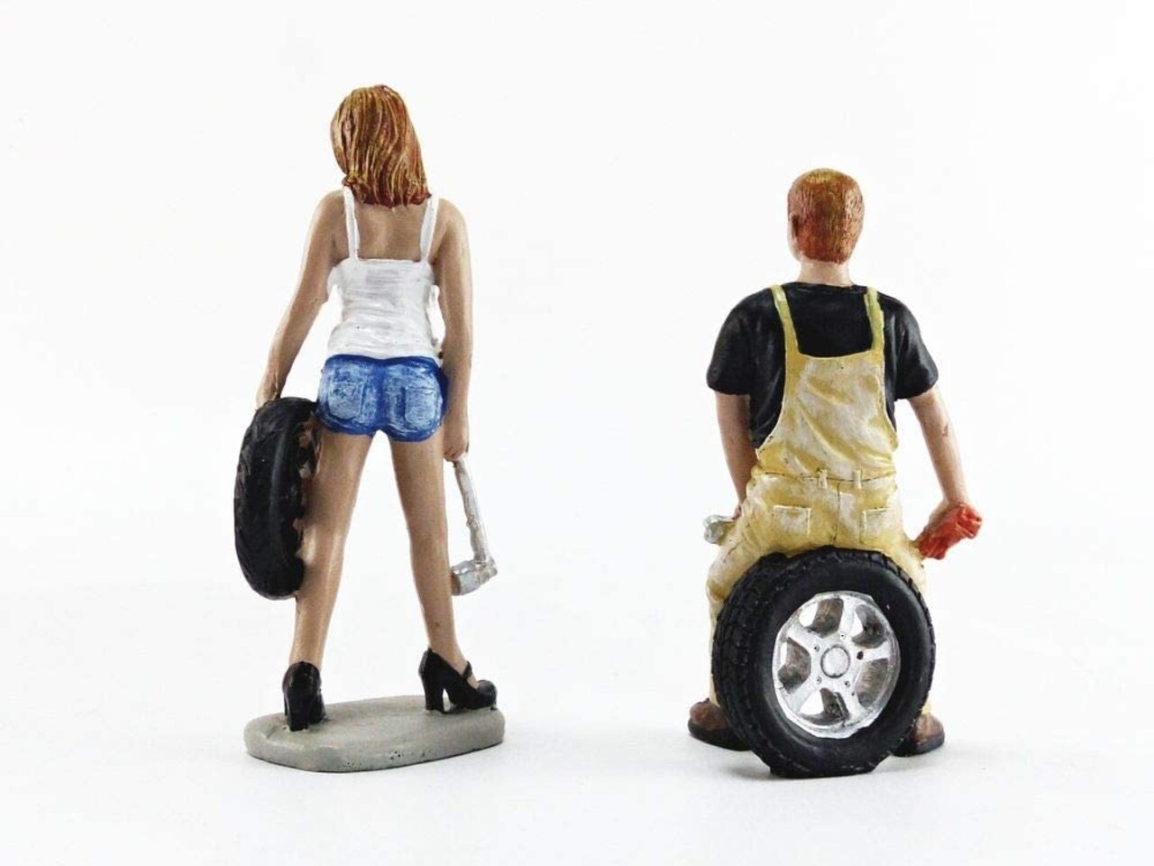 Tire Brigade Set #4 Meg & Derek - 1:18 - Motorhead Miniatures
