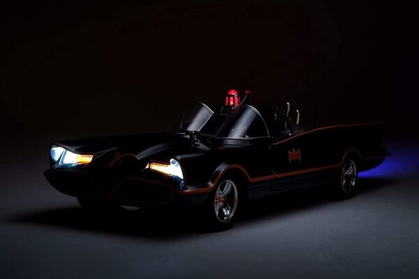 Movie Memorabilia Classic TV Series Batmobile + Die Cast Figures - 1:18 - Jada Toys Movie Memorabilia Classic TV Series Batmobile + Die Cast Figures - 1:18 - Jada Toys