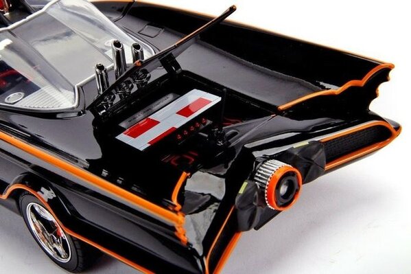 Movie Memorabilia Classic TV Series Batmobile + Die Cast Figures - 1:18 - Jada Toys Movie Memorabilia Classic TV Series Batmobile + Die Cast Figures - 1:18 - Jada Toys