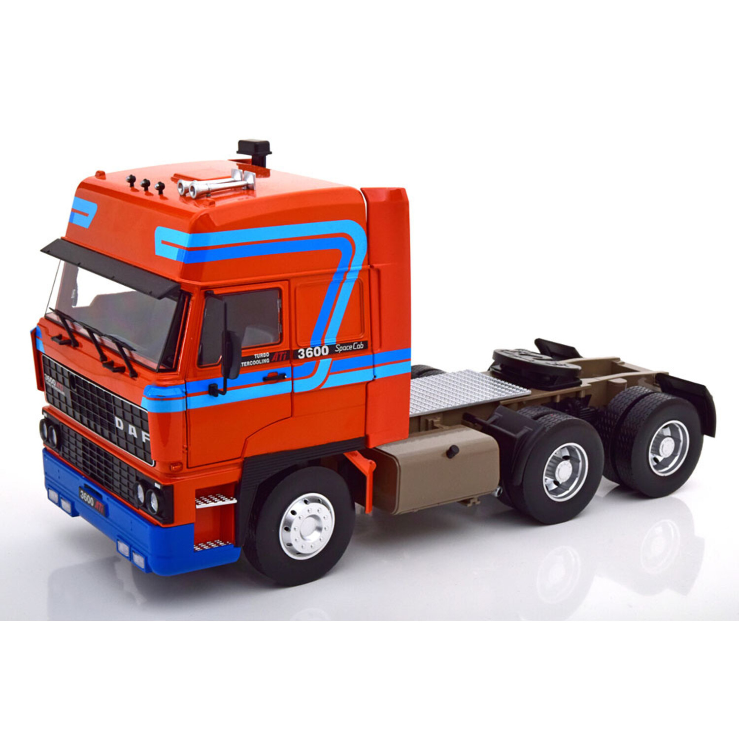 DAF 3600 Space Cab - 1:18 - Road Kings - HMKT DAF 3600 Space Cab - 1:18 - Road Kings - HMKT