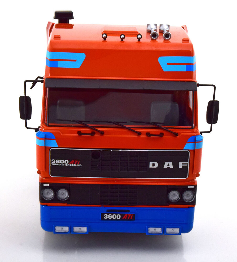 DAF 3600 Space Cab - 1:18 - Road Kings - HMKT