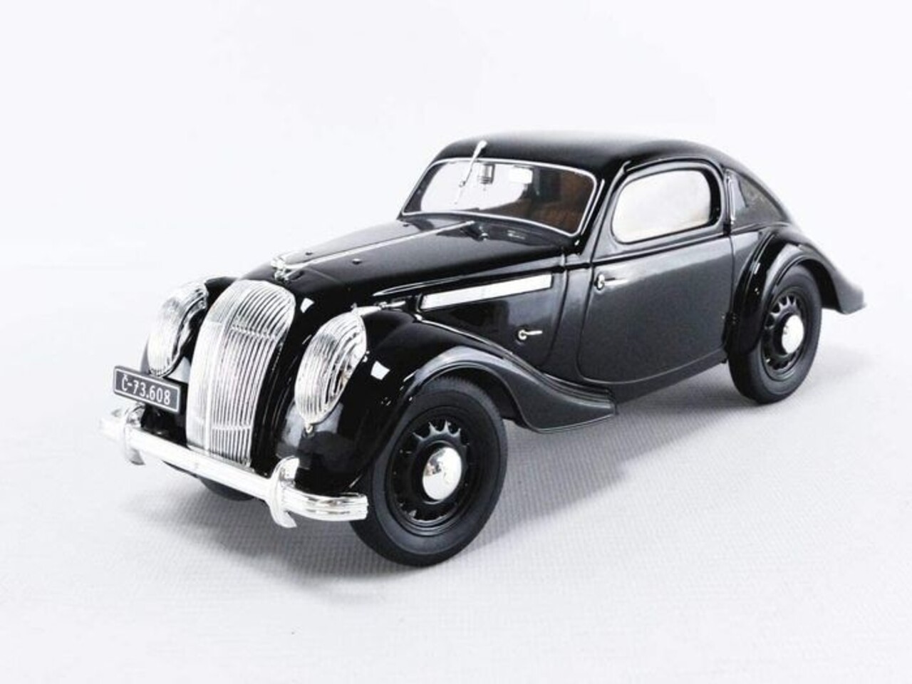 Skoda Skoda Popular Monte Carlo - 1:18 - iScale Skoda Skoda Popular Monte Carlo - 1:18 - iScale