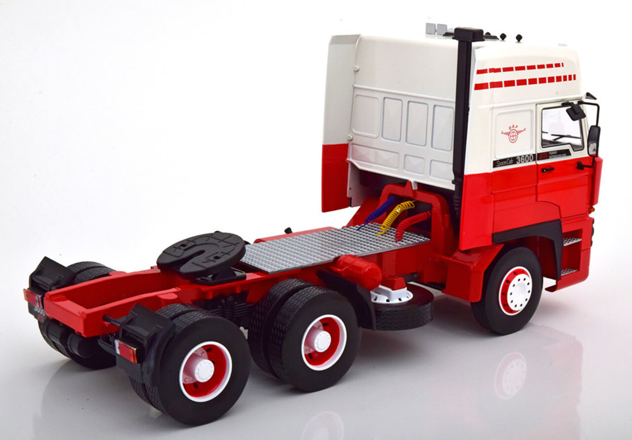 Daf DAF 3600 Space Cab - 1:18 - Road Kings Daf DAF 3600 Space Cab - 1:18 - Road Kings