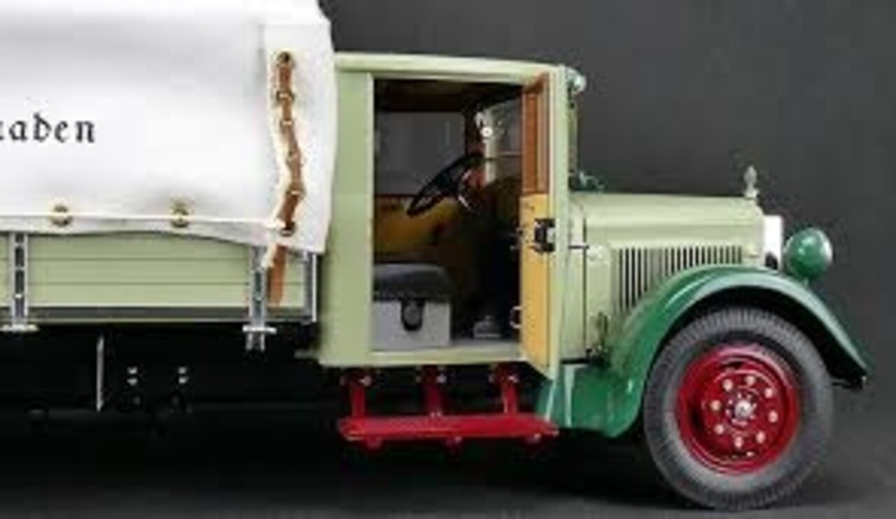 Mercedes-Benz Mercedes-Benz LO 2750 Platform Truck + Cover 1934-1938 - 1:18 - CMC Mercedes-Benz Mercedes-Benz LO 2750 Platform Truck + Cover 1934-1938 - 1:18 - CMC