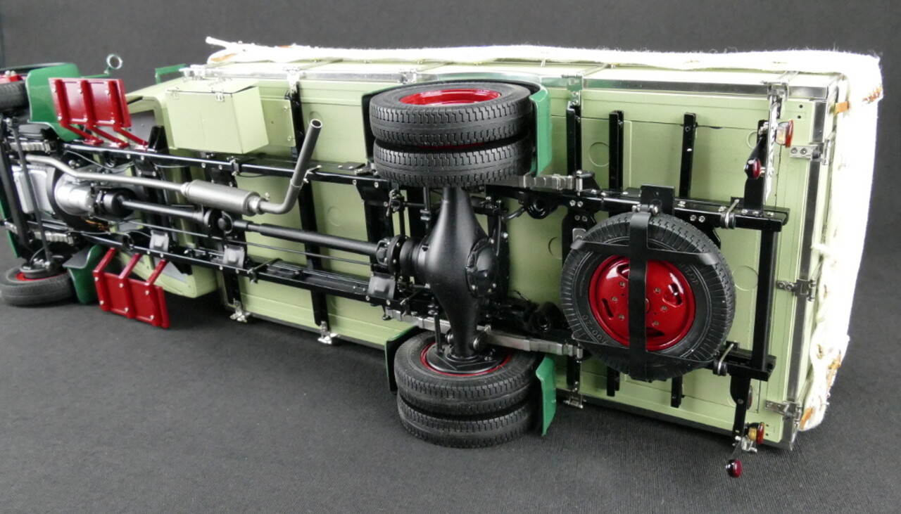 Mercedes-Benz Mercedes-Benz LO 2750 Platform Truck + Cover 1934-1938 - 1:18 - CMC Mercedes-Benz Mercedes-Benz LO 2750 Platform Truck + Cover 1934-1938 - 1:18 - CMC