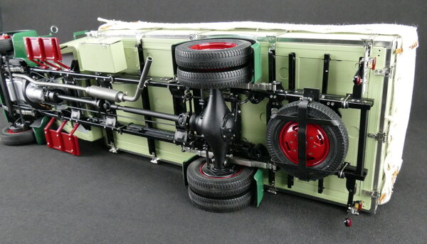 Mercedes-Benz Mercedes-Benz LO 2750 Platform Truck + Cover 1934-1938 - 1:18 - CMC Mercedes-Benz Mercedes-Benz LO 2750 Platform Truck + Cover 1934-1938 - 1:18 - CMC