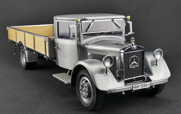 Mercedes-Benz Mercedes-Benz LO 2750 Platform Truck + Wooden Box 1934-1938 - 1:18 - CMC Mercedes-Benz Mercedes-Benz LO 2750 Platform Truck + Wooden Box 1934-1938 - 1:18 - CMC