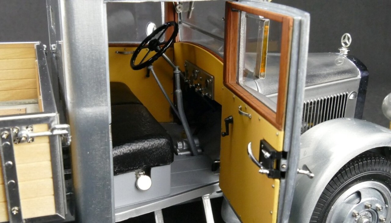 Mercedes-Benz Mercedes-Benz LO 2750 Platform Truck + Wooden Box 1934-1938 - 1:18 - CMC Mercedes-Benz Mercedes-Benz LO 2750 Platform Truck + Wooden Box 1934-1938 - 1:18 - CMC